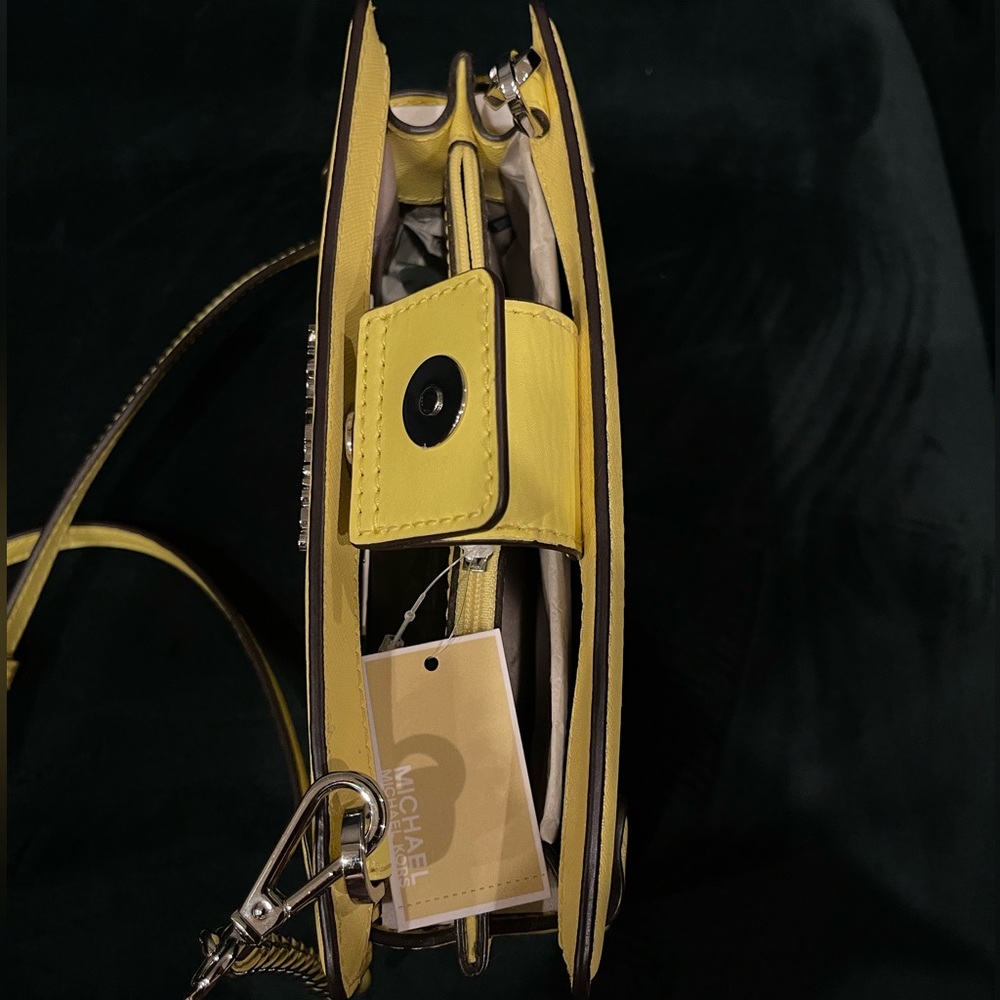 NWT Michael Kors Rayne Crossbody in Sunshine - Picture 4 of 5